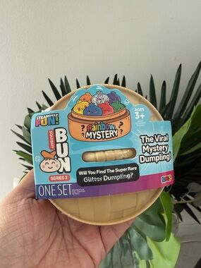 VIRAL DUMPLING - Rainbow Mystery Squishy Bun